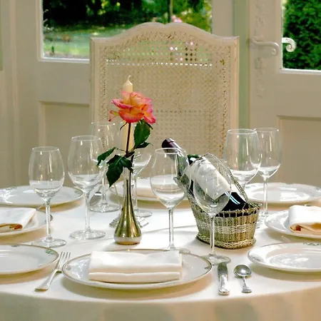 Отель Belle Isle Sur Risle - Chateau & Понт-Одемер