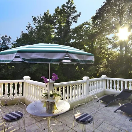 Hotel Belle Isle Sur Risle - Chateau & Pont-Audemer