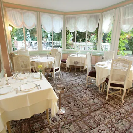 Belle Isle Sur Risle - Chateau & Понт-Одемер