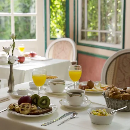 Belle Isle Sur Risle - Chateau & Отель