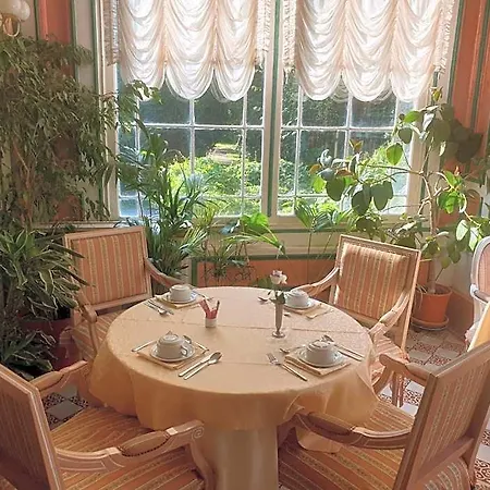 Belle Isle Sur Risle - Chateau & 酒店