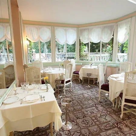 Belle Isle Sur Risle - Chateau & Отель Понт-Одемер