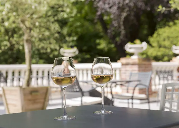 Belle Isle Sur Risle - Chateau & Hotel